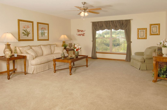 Patriot Home Sales - Model: HF117-A Sample Home Pennwest Quincy II Great Room Photo