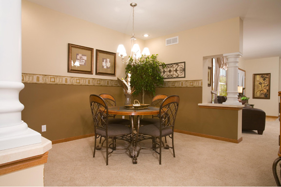 Patriot Home Sales - Model: HF114-A Sample Home Pennwest Davenport II Dining Room Photo