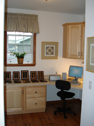 Patriot Home Sales - Model: HF114-A Sample Home Pennwest Davenport II Home Office Photo